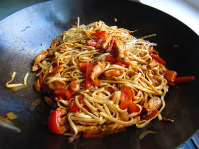 Лапша удон с курицей и овощами в соусе терияки Лапша удон с курицей и овощами в соусе терияки