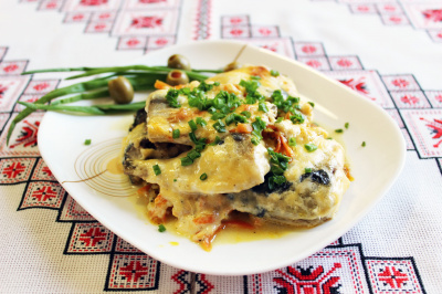 Скумбрия с картофелем, запеченные под майонезом Скумбрия с картофелем, запеченные под майонезом